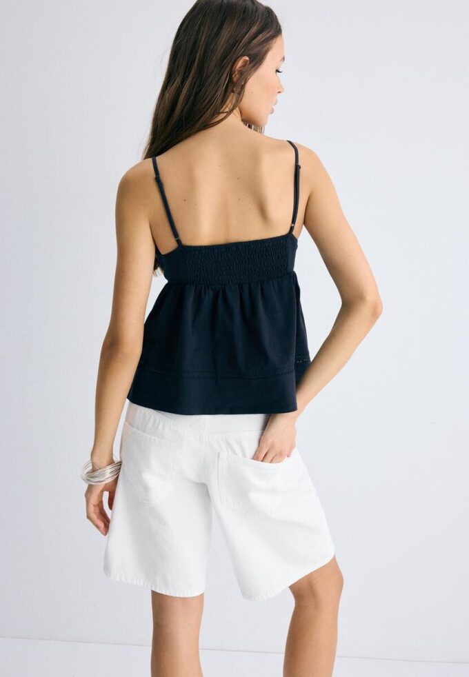 Hauts à bretelles en crochet