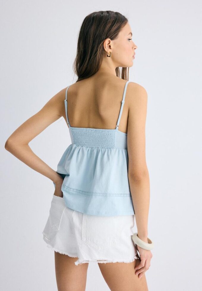 Hauts à bretelles en crochet