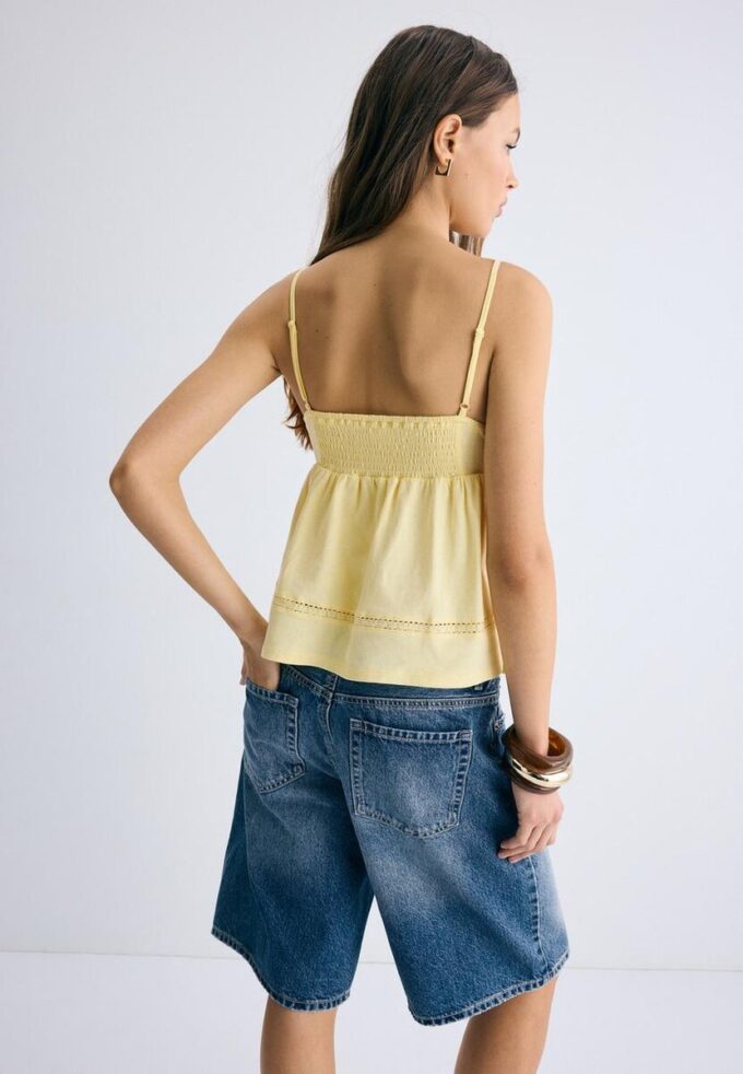 Hauts à bretelles en crochet