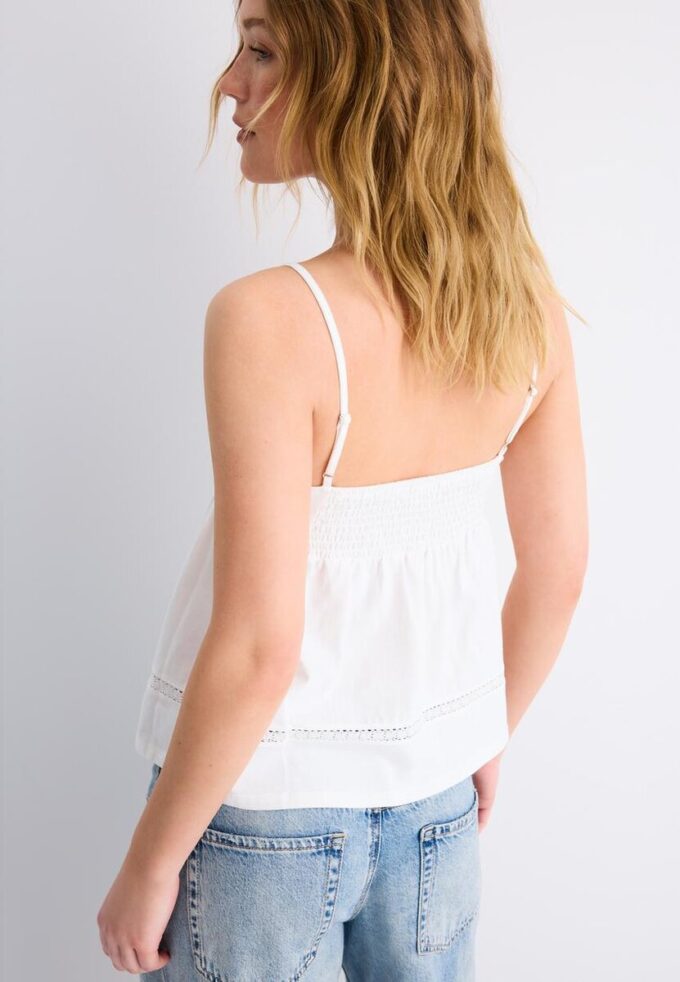 Hauts à bretelles en crochet