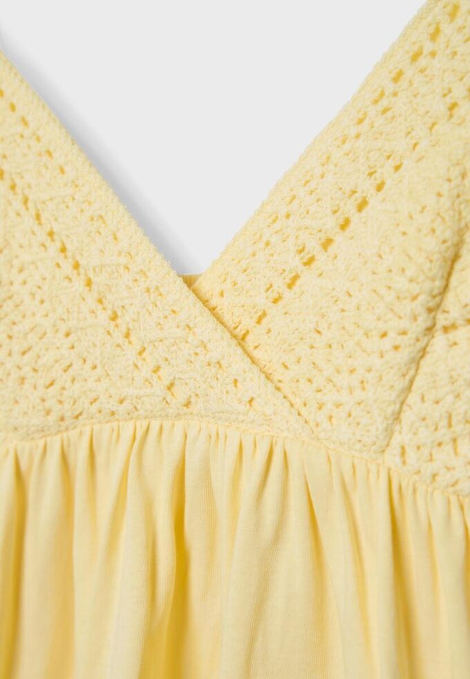 Hauts à bretelles en crochet