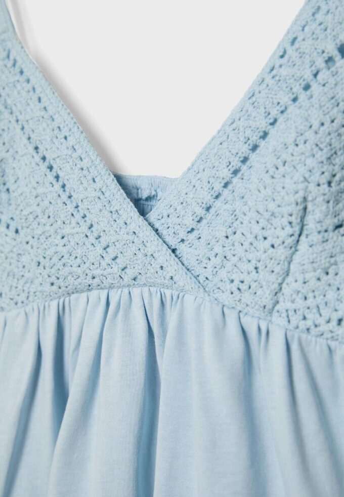 Hauts à bretelles en crochet