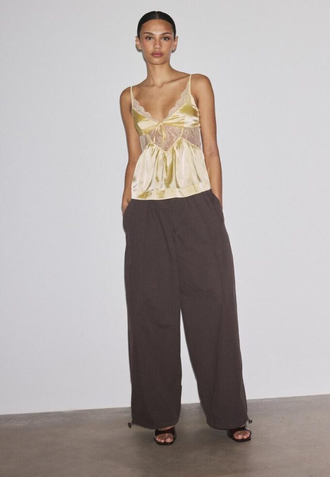 Hauts à bretelles en satin