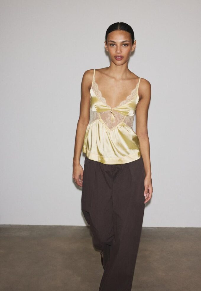 Hauts à bretelles en satin