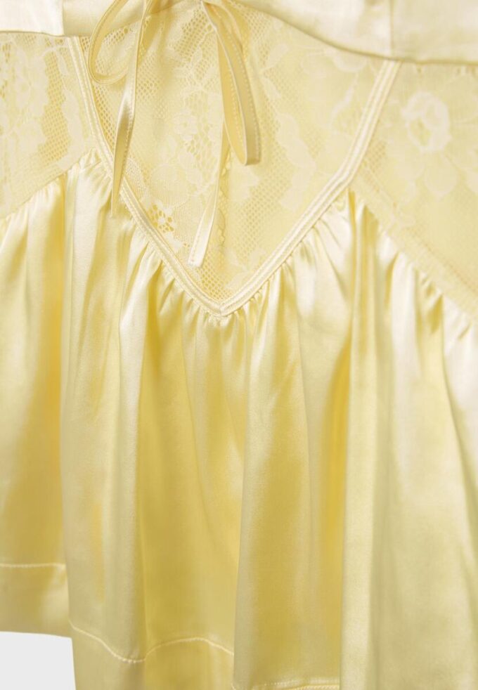 Hauts à bretelles en satin