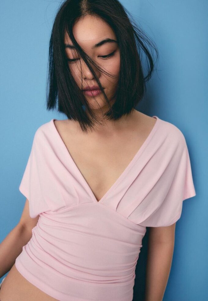 Hauts à col en V avec ceinture