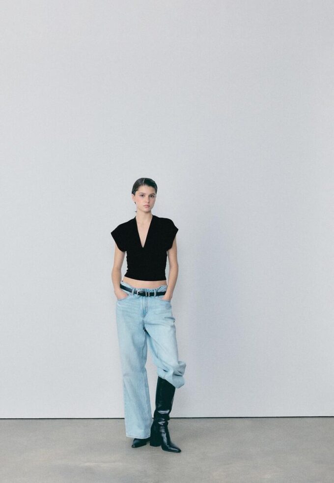 Hauts à col en V avec ceinture