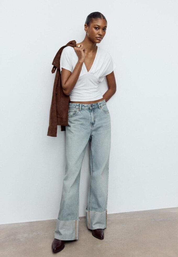 Hauts à col en V avec ceinture