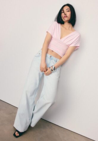 Hauts à col en V avec ceinture