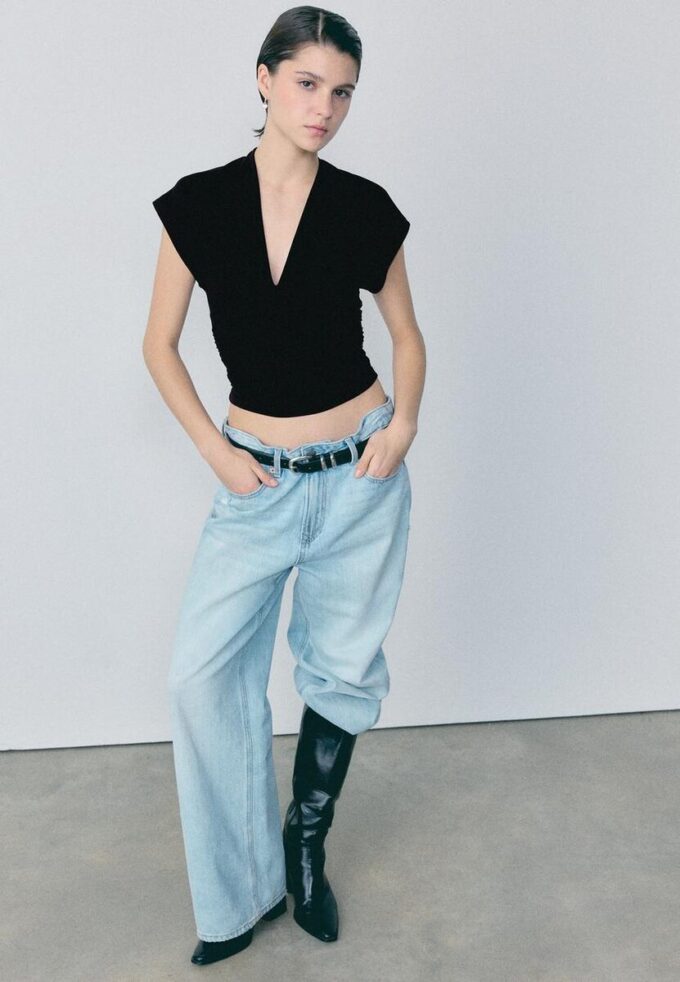 Hauts à col en V avec ceinture