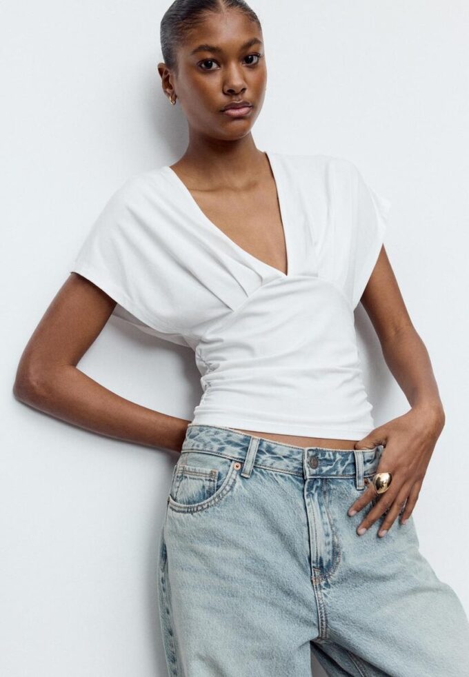 Hauts à col en V avec ceinture