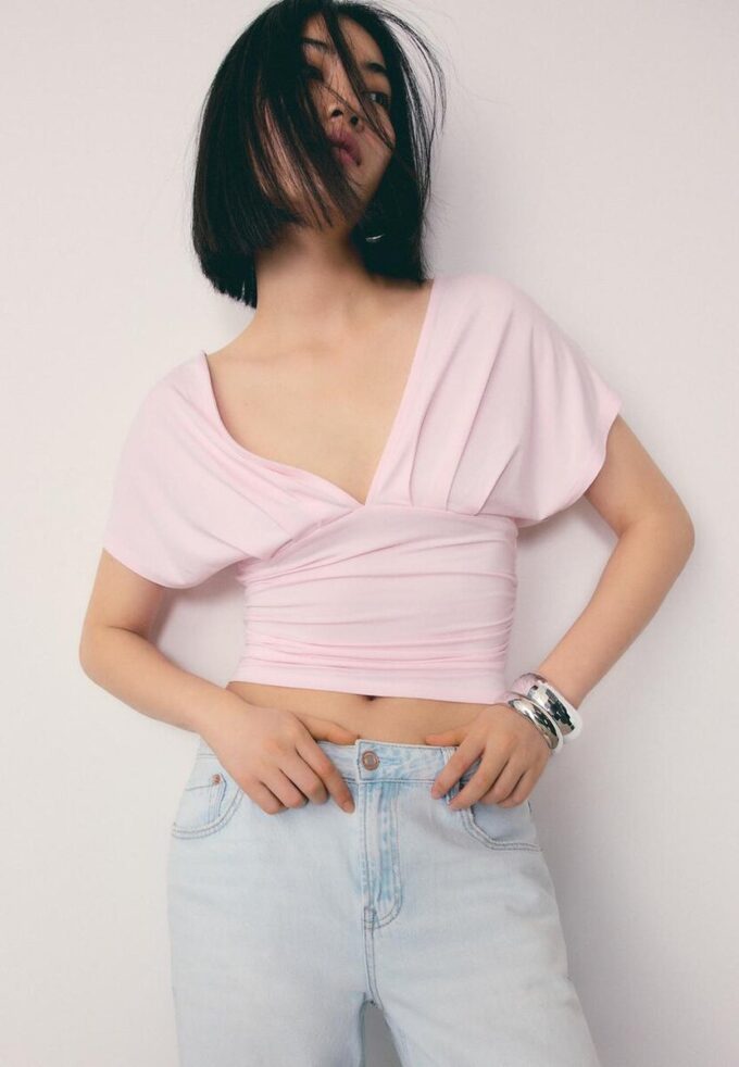 Hauts à col en V avec ceinture