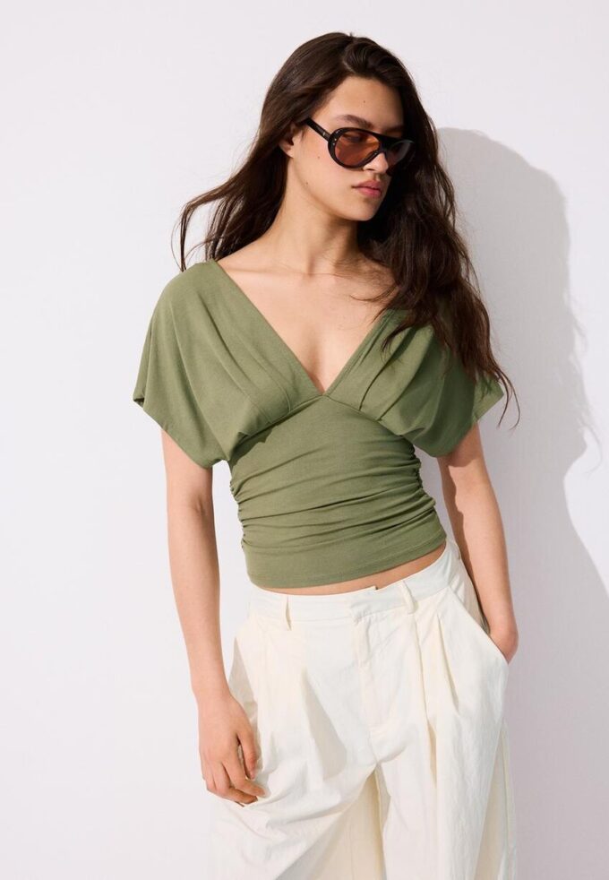 Hauts à col en V avec ceinture