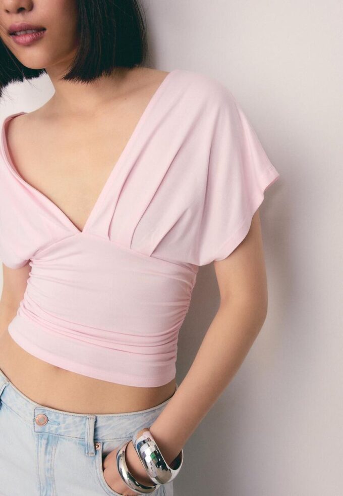 Hauts à col en V avec ceinture