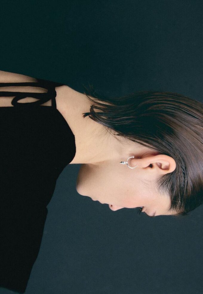 Hauts à col en V avec ceinture