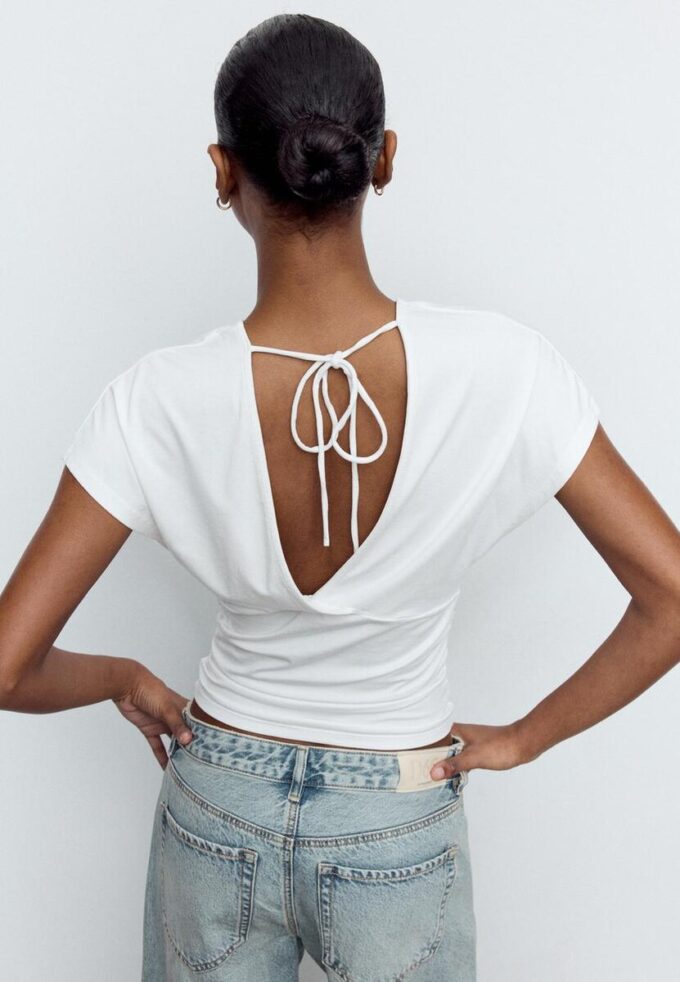 Hauts à col en V avec ceinture