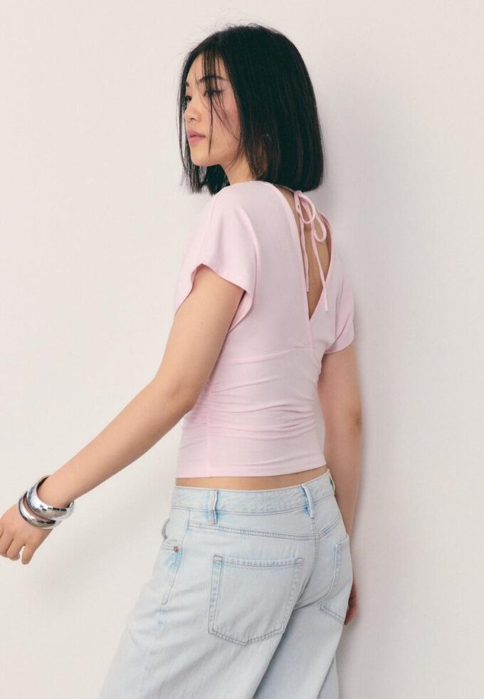 Hauts à col en V avec ceinture