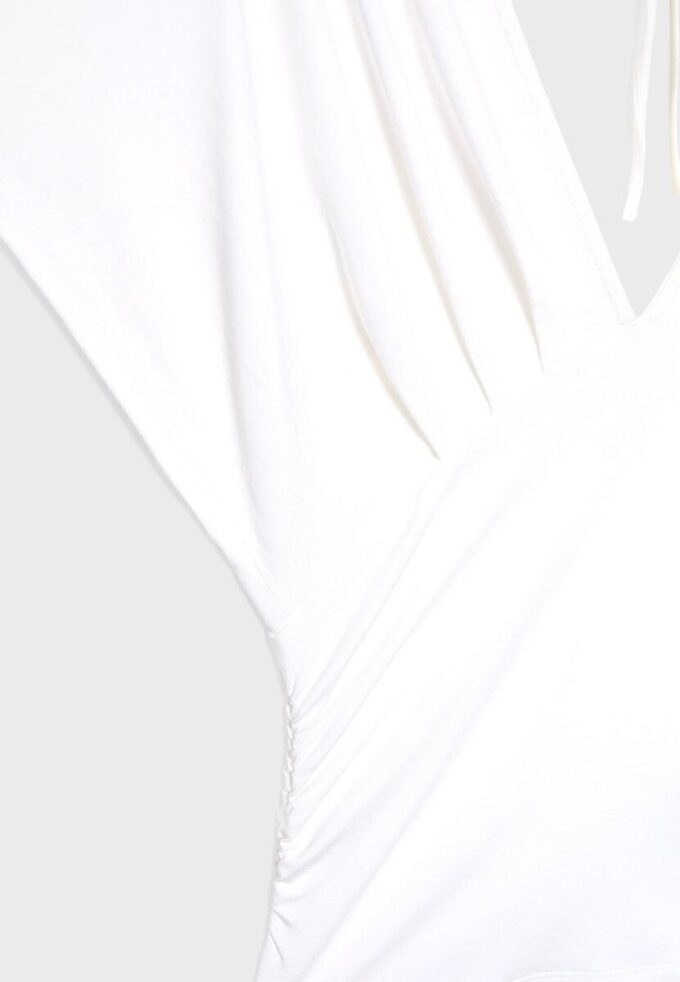 Hauts à col en V avec ceinture