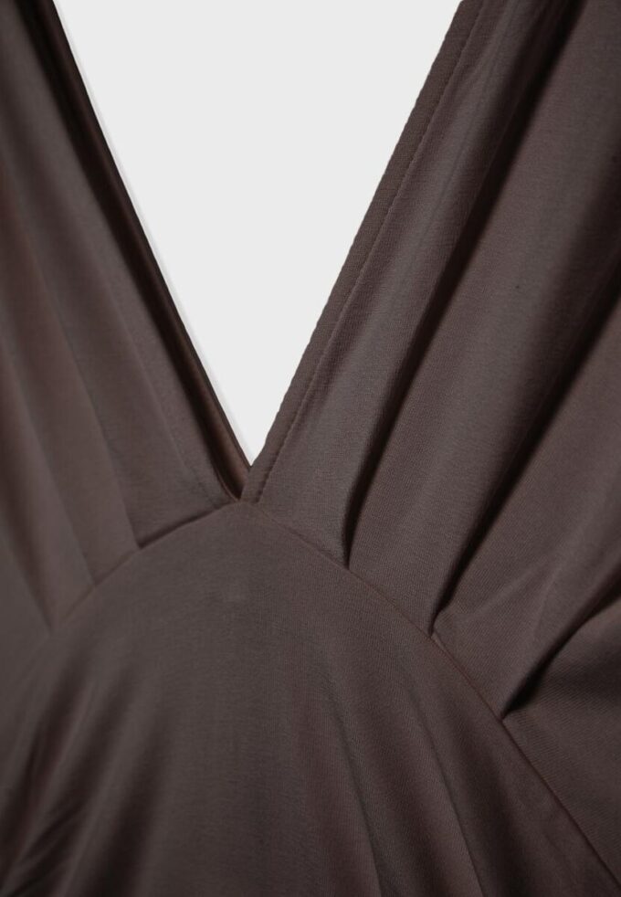 Hauts à col en V avec ceinture