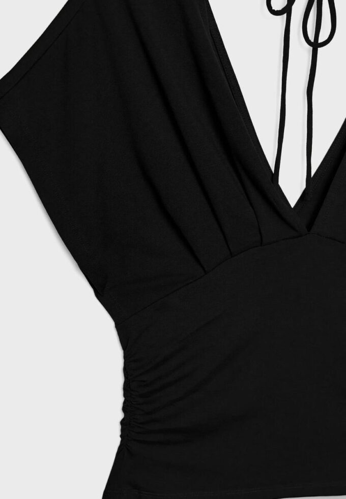 Hauts à col en V avec ceinture Hauts à col en V avec ceinture