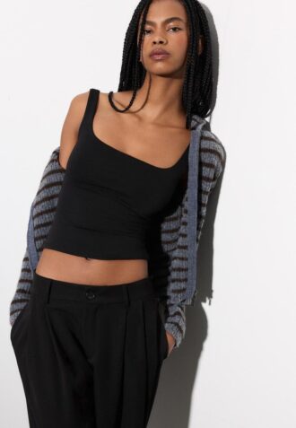 Hauts à larges bretelles Hauts à larges bretelles