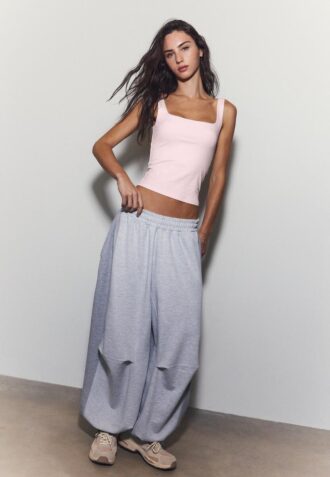 Hauts à larges bretelles Hauts à larges bretelles