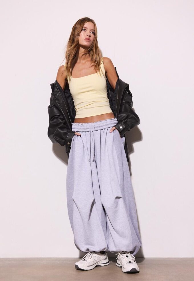 Hauts à larges bretelles Hauts à larges bretelles