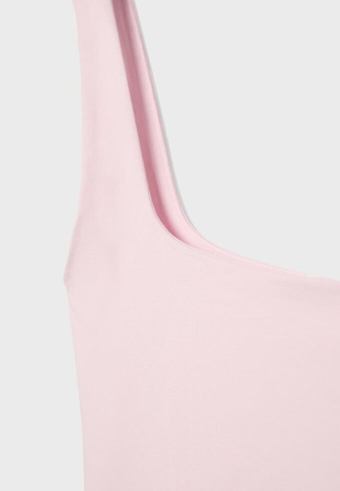 Hauts à larges bretelles Hauts à larges bretelles