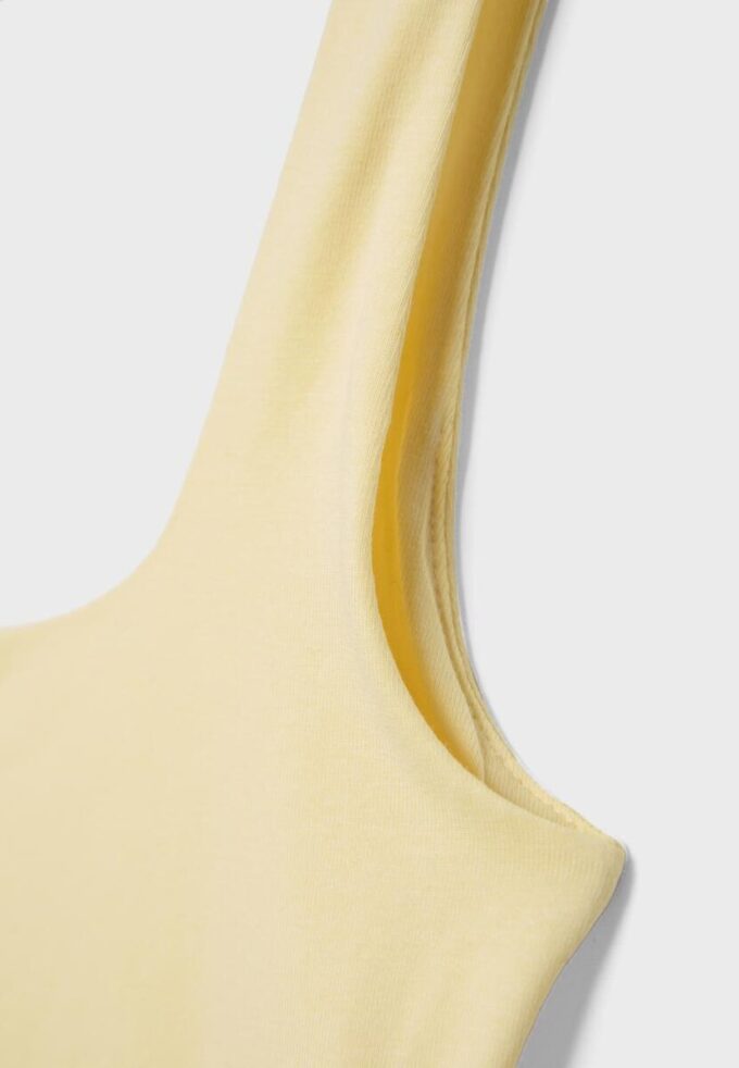 Hauts à larges bretelles Hauts à larges bretelles