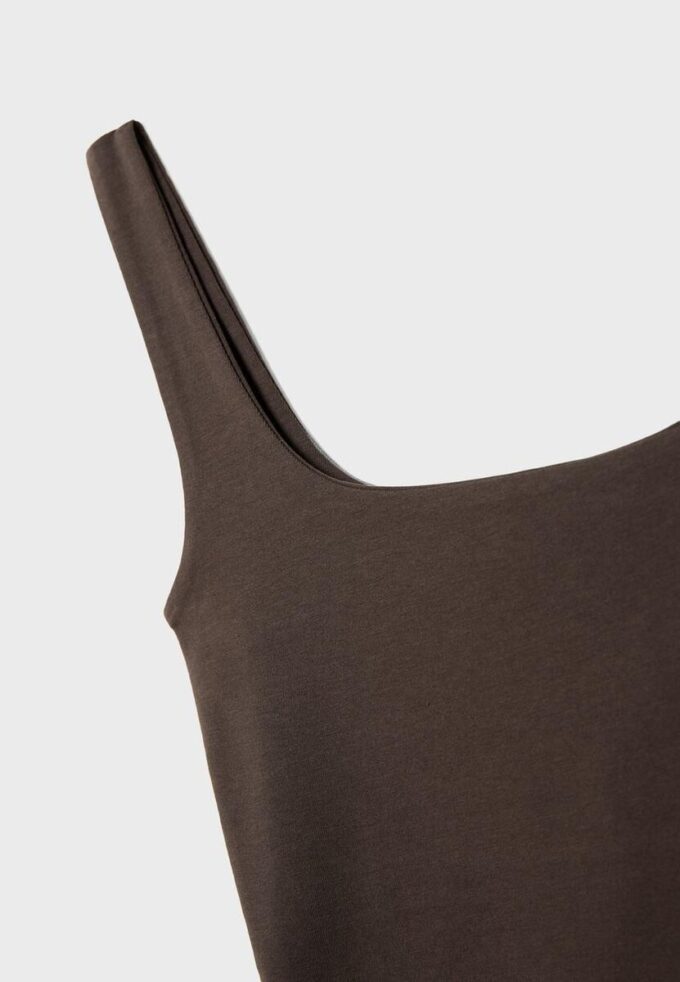 Hauts à larges bretelles