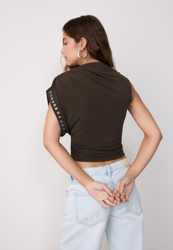 Hauts sans manches asymétriques à clous