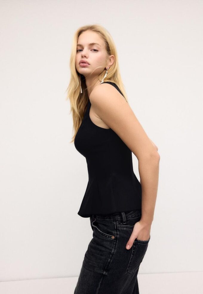 Hauts sans manches à basque Hauts sans manches à basque