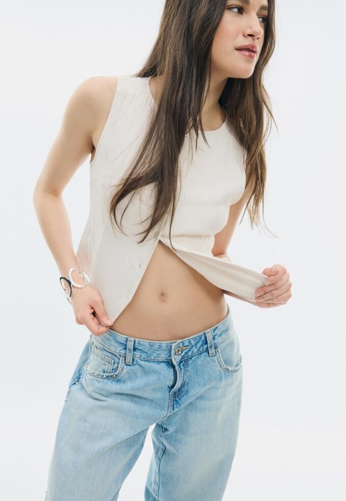 Hauts texturés à boutons