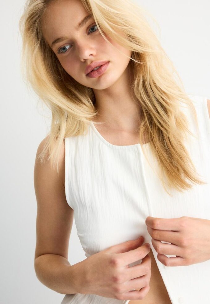 Hauts texturés à boutons