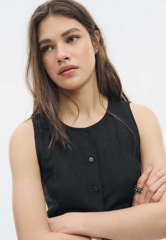 Hauts texturés à boutons