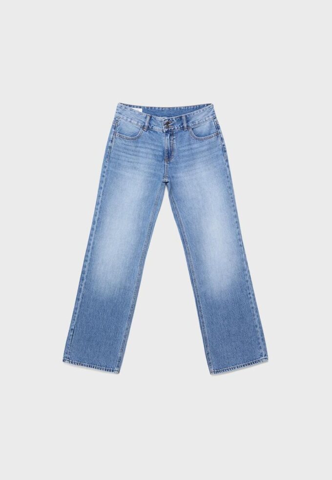 Jean droit à double bouton métallique