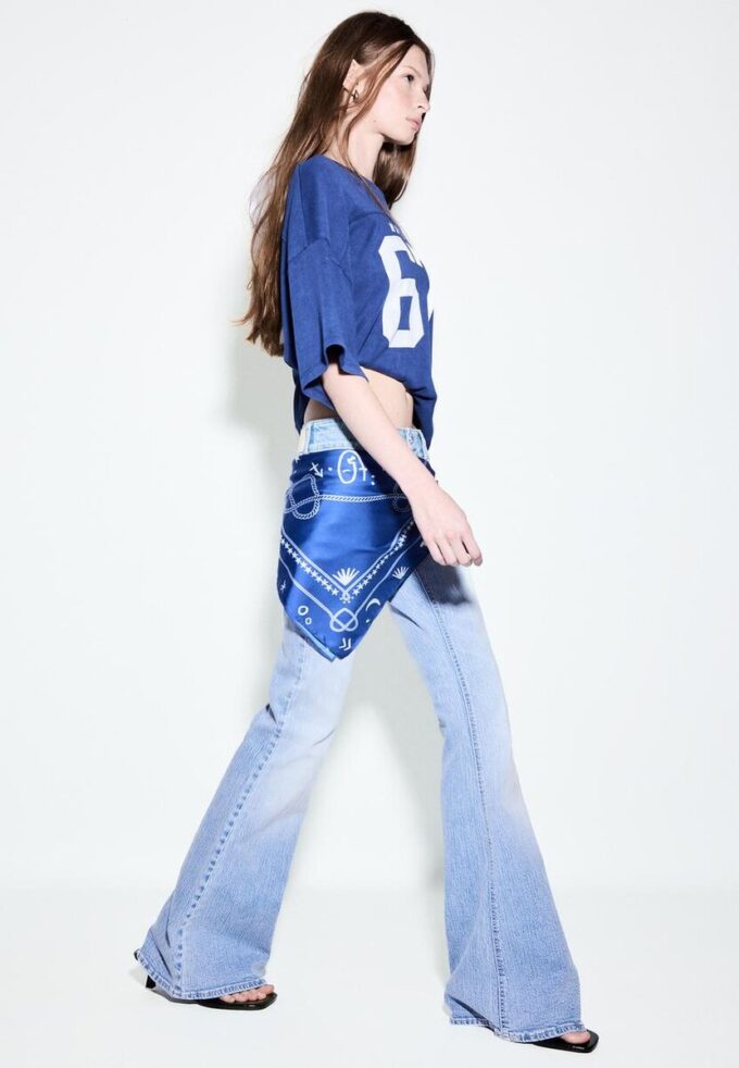 Jean taille basse avec poches passepoilées