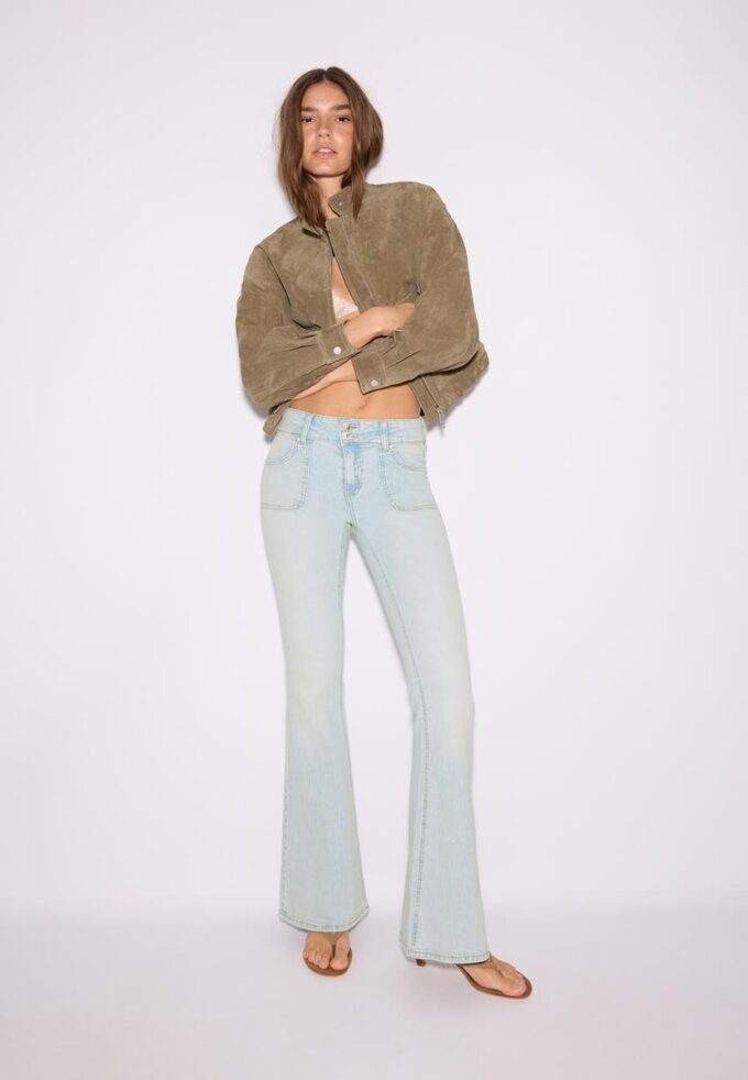 Jean taille basse avec poches passepoilées