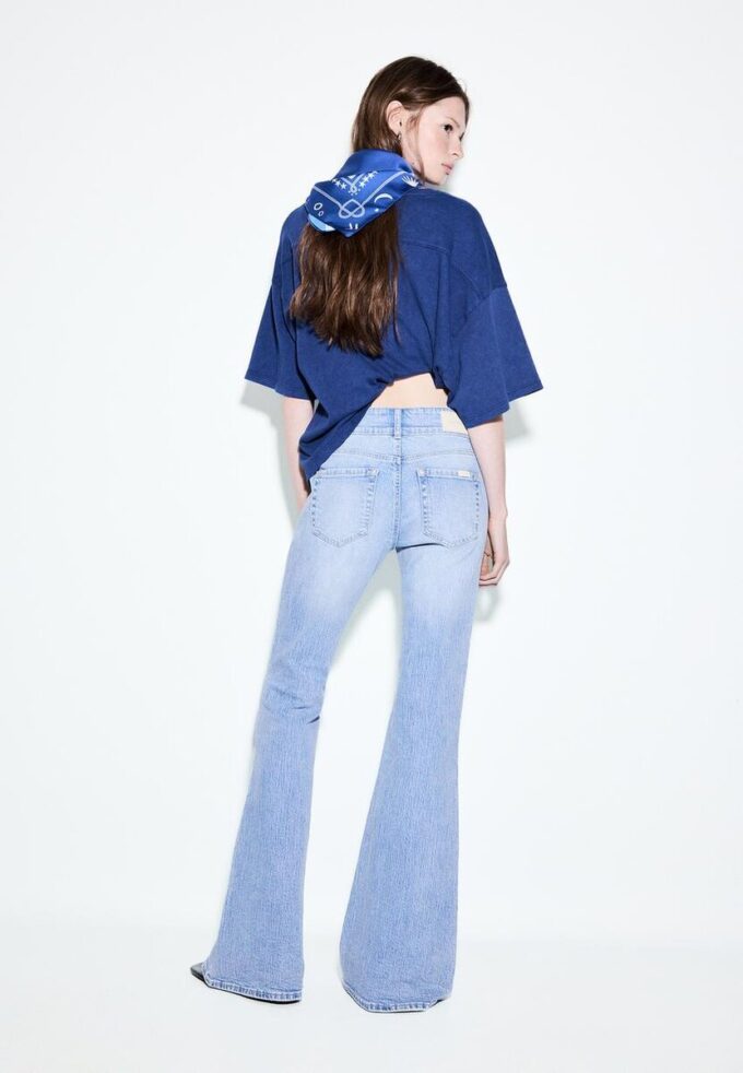 Jean taille basse avec poches passepoilées