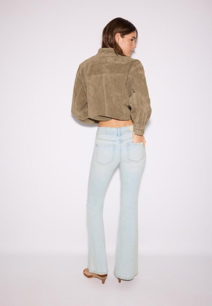 Jean taille basse avec poches passepoilées