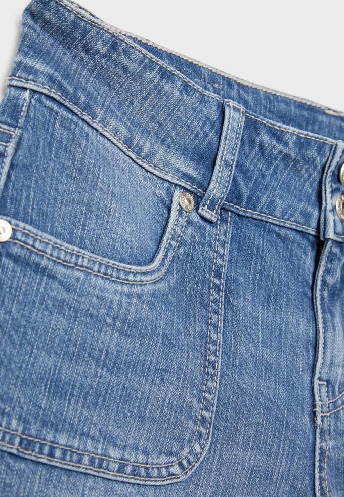 Jean taille basse avec poches passepoilées