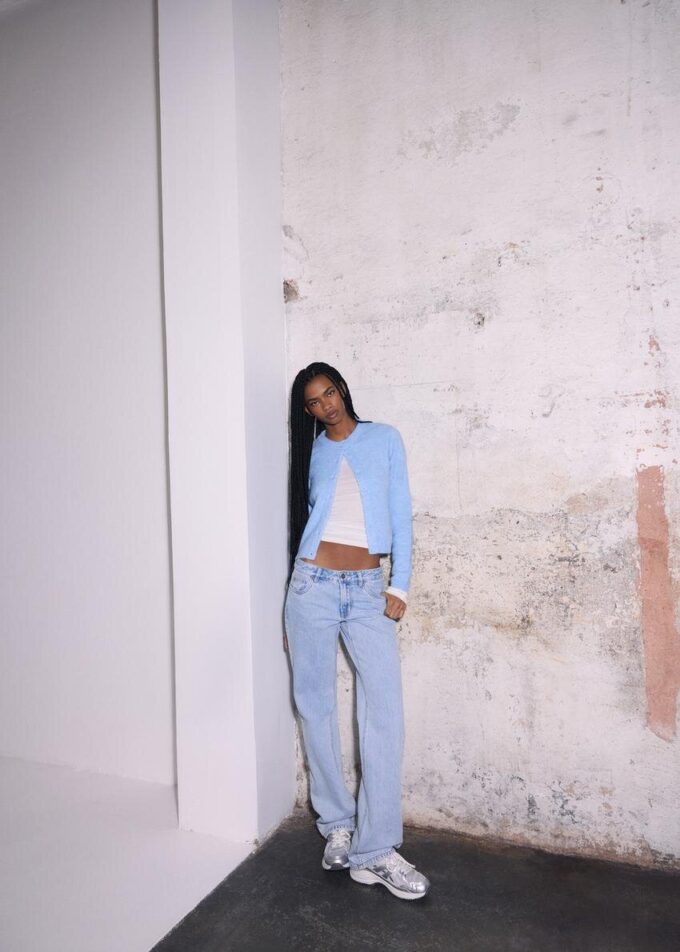 Jean taille basse à coupe droite