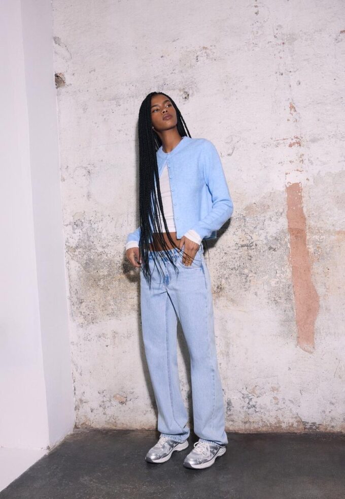 Jean taille basse à coupe droite