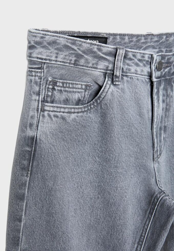 Jean taille basse à coupe droite Jean taille basse à coupe droite