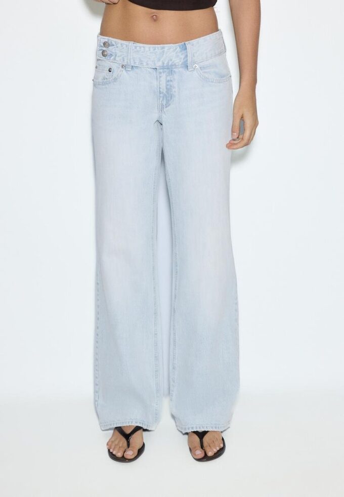 Jean taille basse à coupe droite avec ceinture marteau