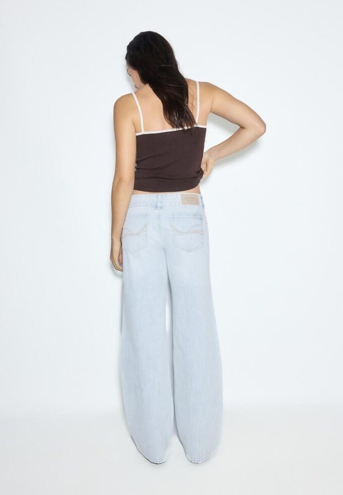 Jean taille basse à coupe droite avec ceinture marteau