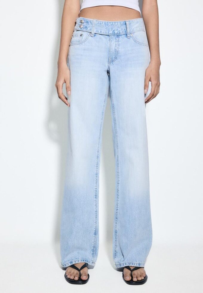 Jean taille basse à coupe droite et boucles de marteau Jean taille basse à coupe droite et boucles de marteau