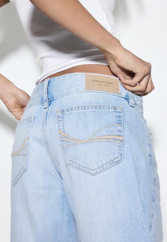 Jean taille basse à coupe droite et boucles de marteau Jean taille basse à coupe droite et boucles de marteau