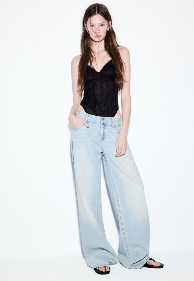 Jean taille basse à double bouton