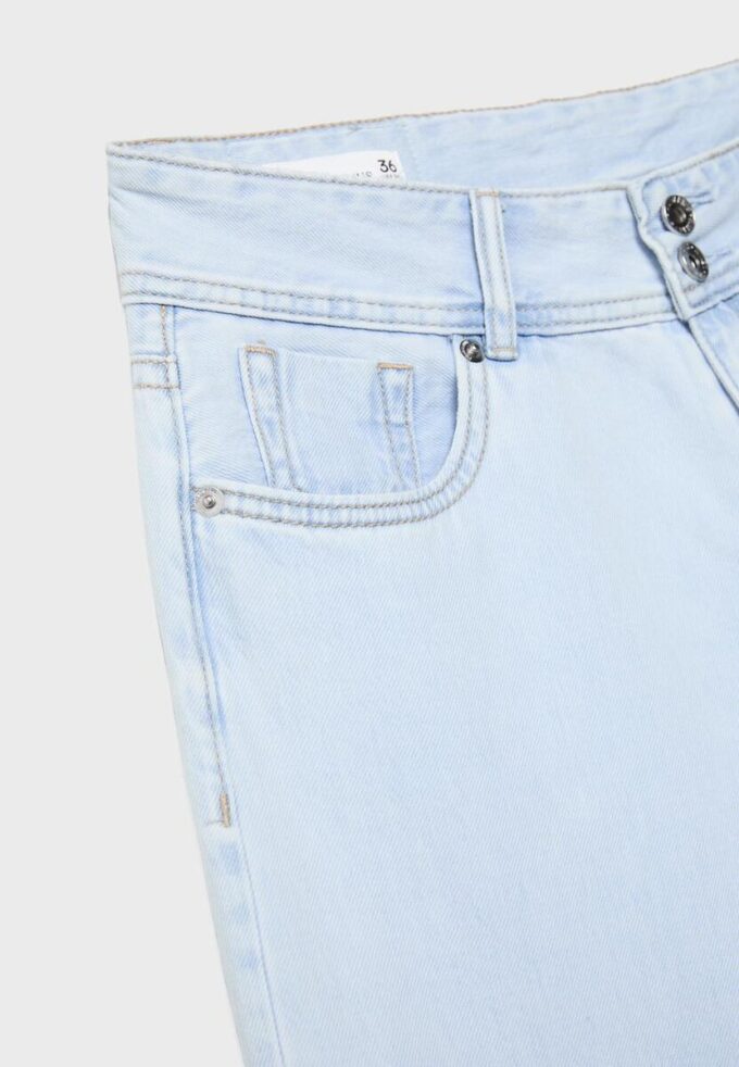 Jean taille basse à double bouton